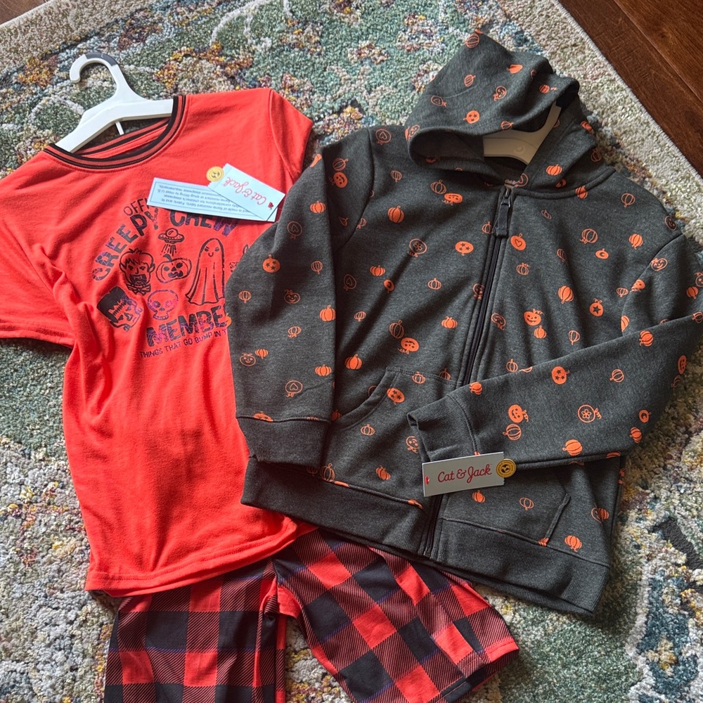 CAT & JACK BOYS BUNDLE OF HALLOWEEN SWEAT JACKET AND PJ’S IN SZ LG (10-12)…NWT